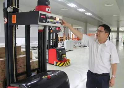 創(chuàng)新驅(qū)動(dòng)發(fā)展 廣東中煙廣州卷煙廠雙喜改善工作室的科技引擎與網(wǎng)絡(luò)技術(shù)服務(wù)